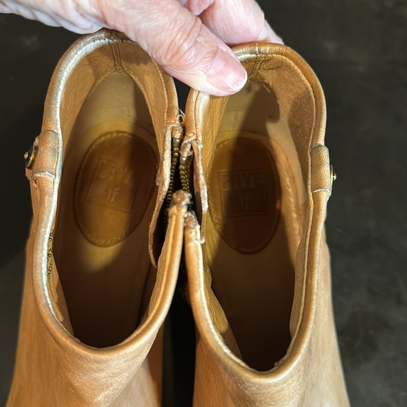 Frye bootie size 7 1/2 M. Camel - Picture 8 of 9